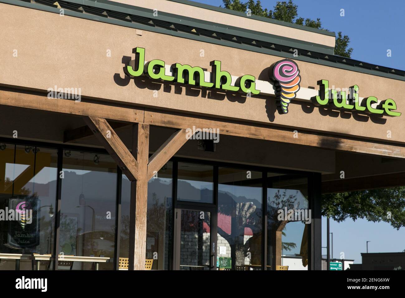 A logo sign outside of a Jamba Juice restaurant location in Draper