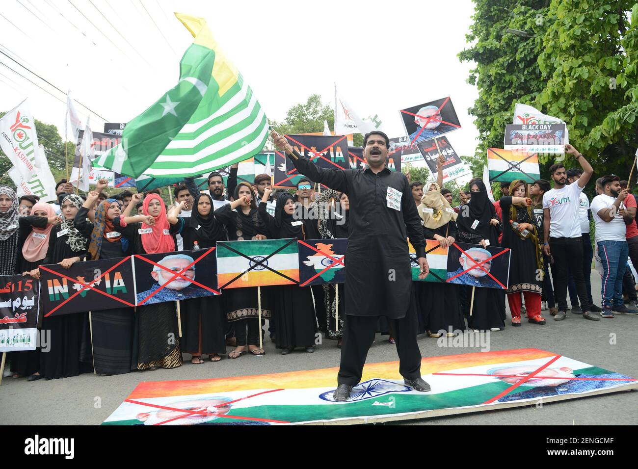 Pakistani activists of Youth Forum for Kashmir burnt Indian flag and PM ...