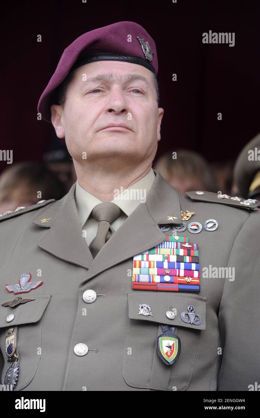 talian Army, senior officers during a military ceremony Stock Photo Alamy