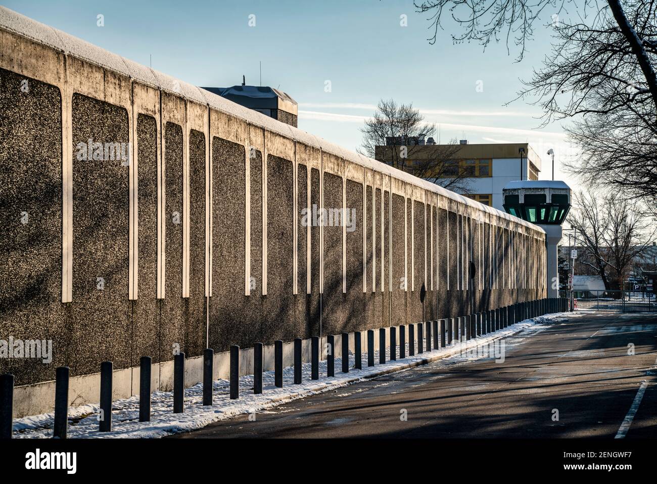 JVA Ploetzensee, Justizvollzugsanstalt,  Gefaengnismauer, Wachturm, Berlin-Ploetzensee, Deutschland, Europa Stock Photo