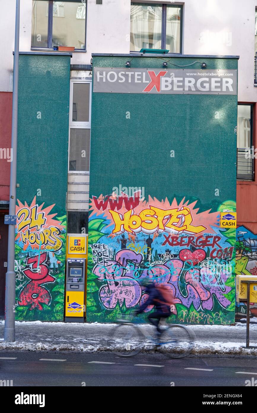 Hostel XBerger, Schlesische Strasse, Graffiti, Fahrradfahrer, Berlin-Kreuzberg, Deutschland Stock Photo