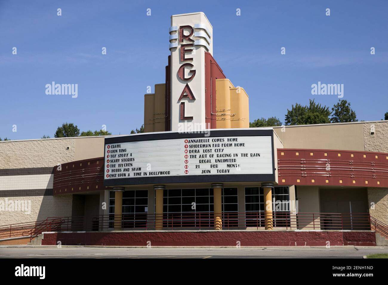 A Logo Sign Outside Of A Regal Movie Theater Location In Niles Ohio On August 12 2019 Stock Photo Alamy