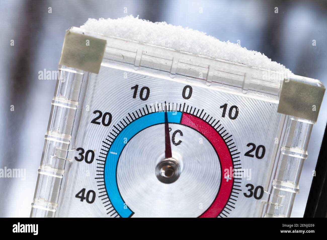 Glass liquid window thermometer showing outdoor temperature. Calibrated in  degrees Celsius and attached to the outside of the window, blurred backgrou  Stock Photo - Alamy