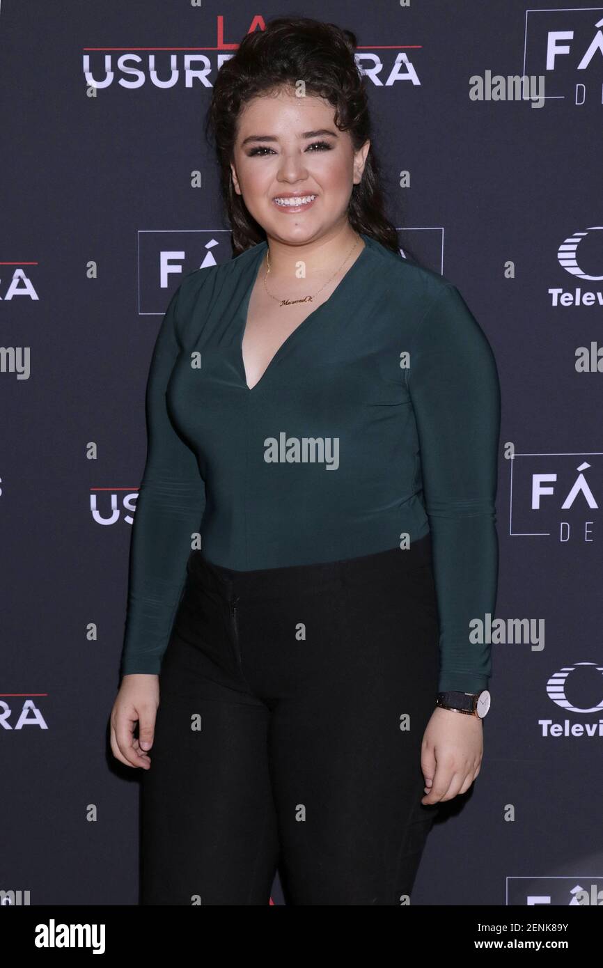 Macarena Oz poses for photos during a red carpet of premiere &lsquo;La