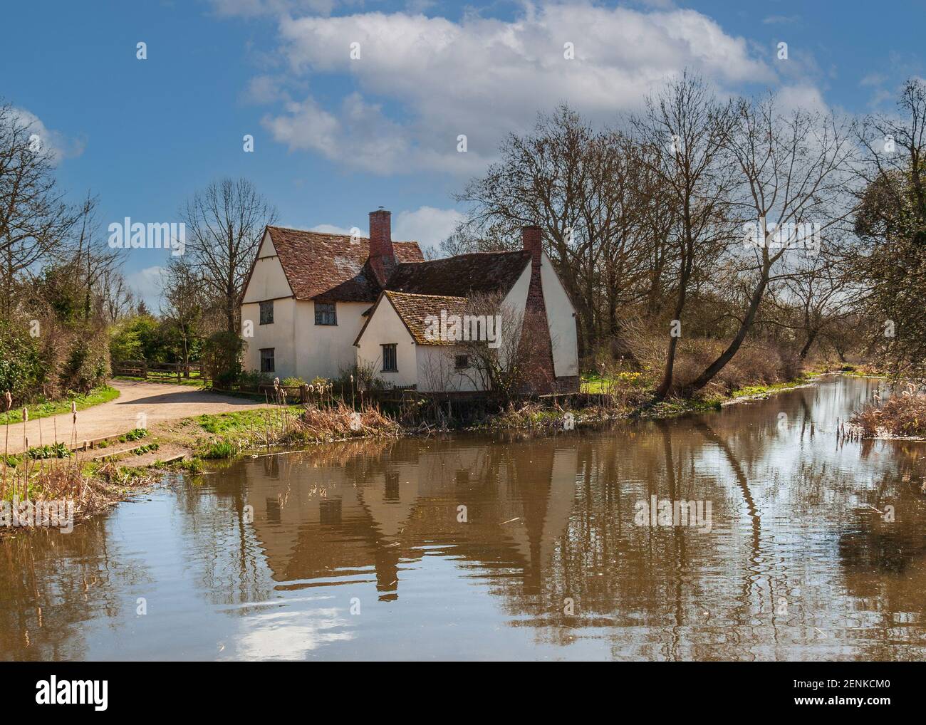 Willy Lott's Cottage is a house in Flatford, East Bergholt, Suffolk, England which appears in several paintings by John Constable,  The Hay Wain Stock Photo