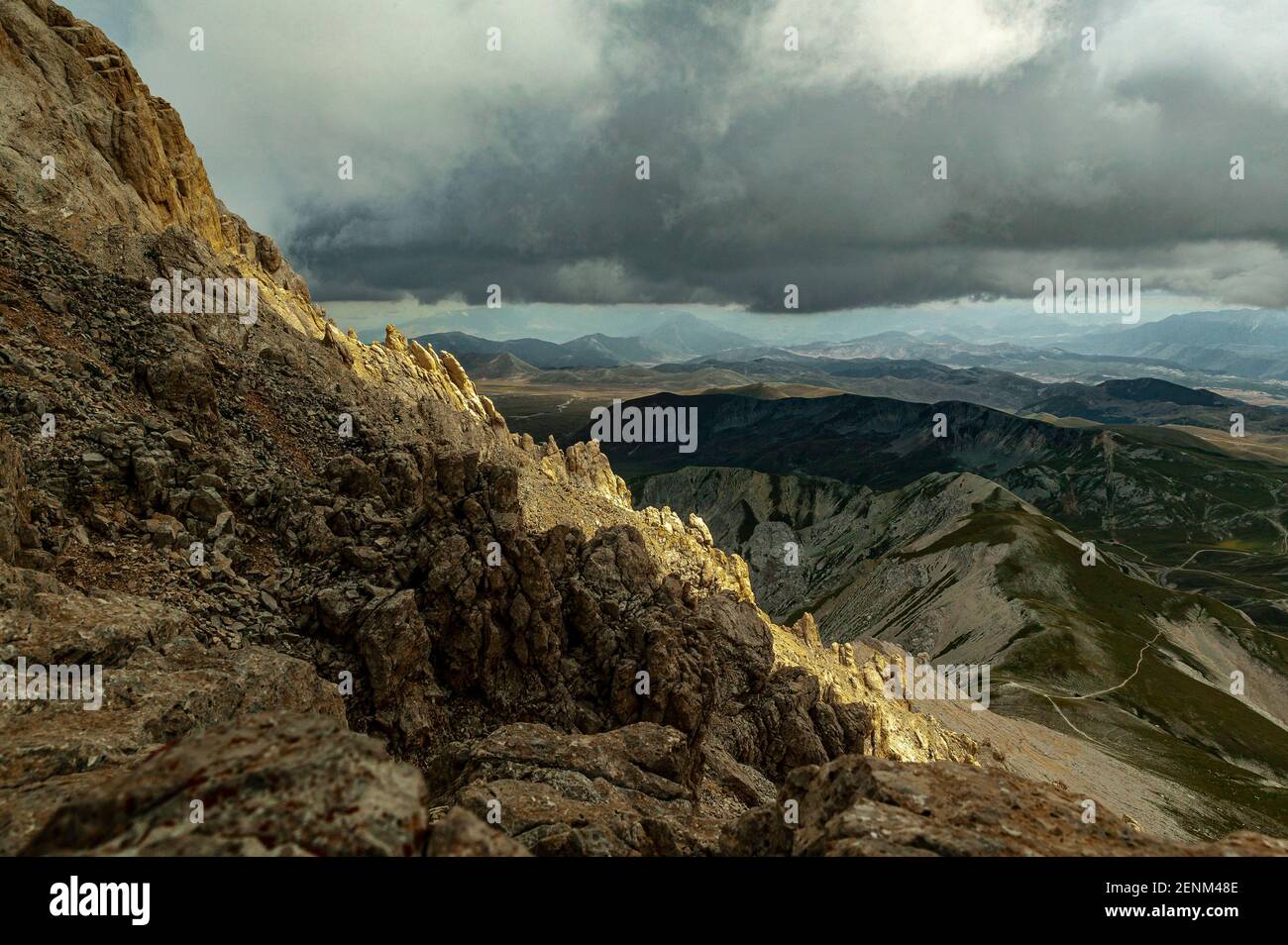 Gran Sasso and Monti della Laga National Park, the plateau of Campo Imperatore seen from the path downhill from the top of Corno Grande. Abruzzo, Ital Stock Photo