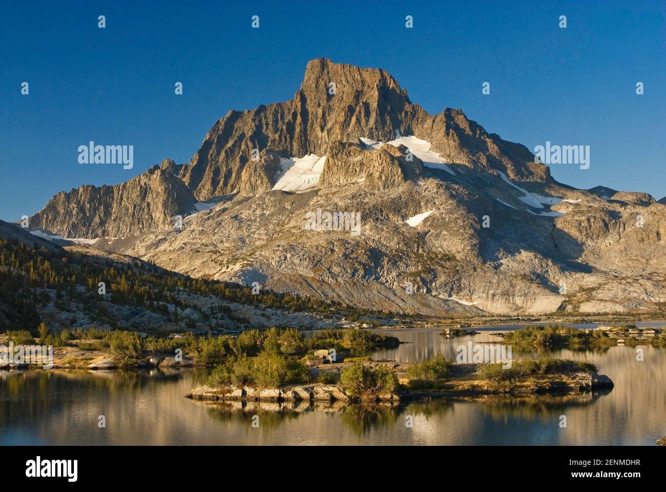 Banner Peak from John Muir Trail over Thousand Island Lake, Sierra Nevada, Ansel Adams Wilderness, California, USA Stock Photo