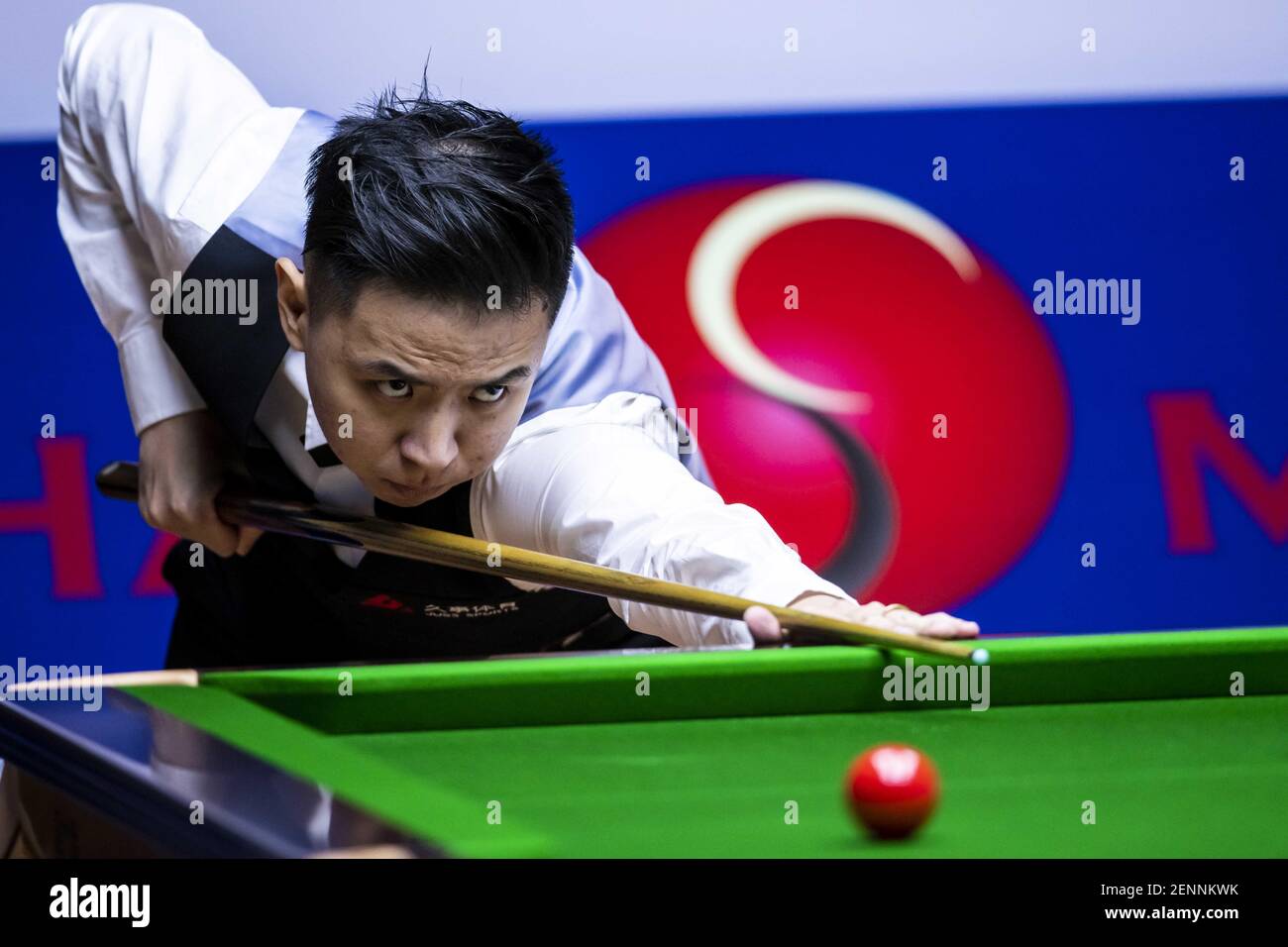 Chinese professional snooker player Xiao Guodong plays a shot at the Frist Round of 2019 Snooker Shanghai Masters in Shanghai, China, 9 September 2019