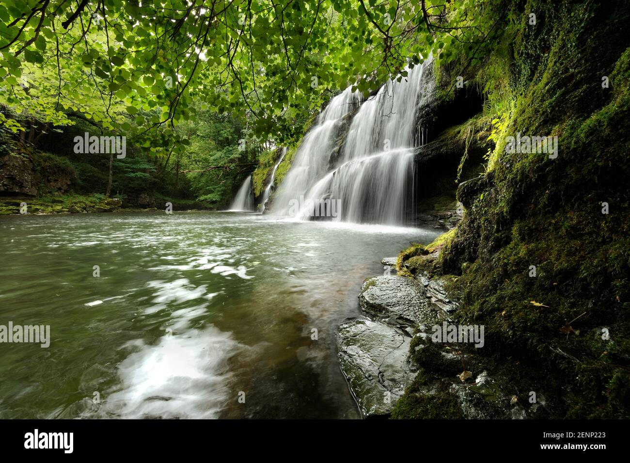 Waterfall plunge pool on side hires stock photography and images Alamy