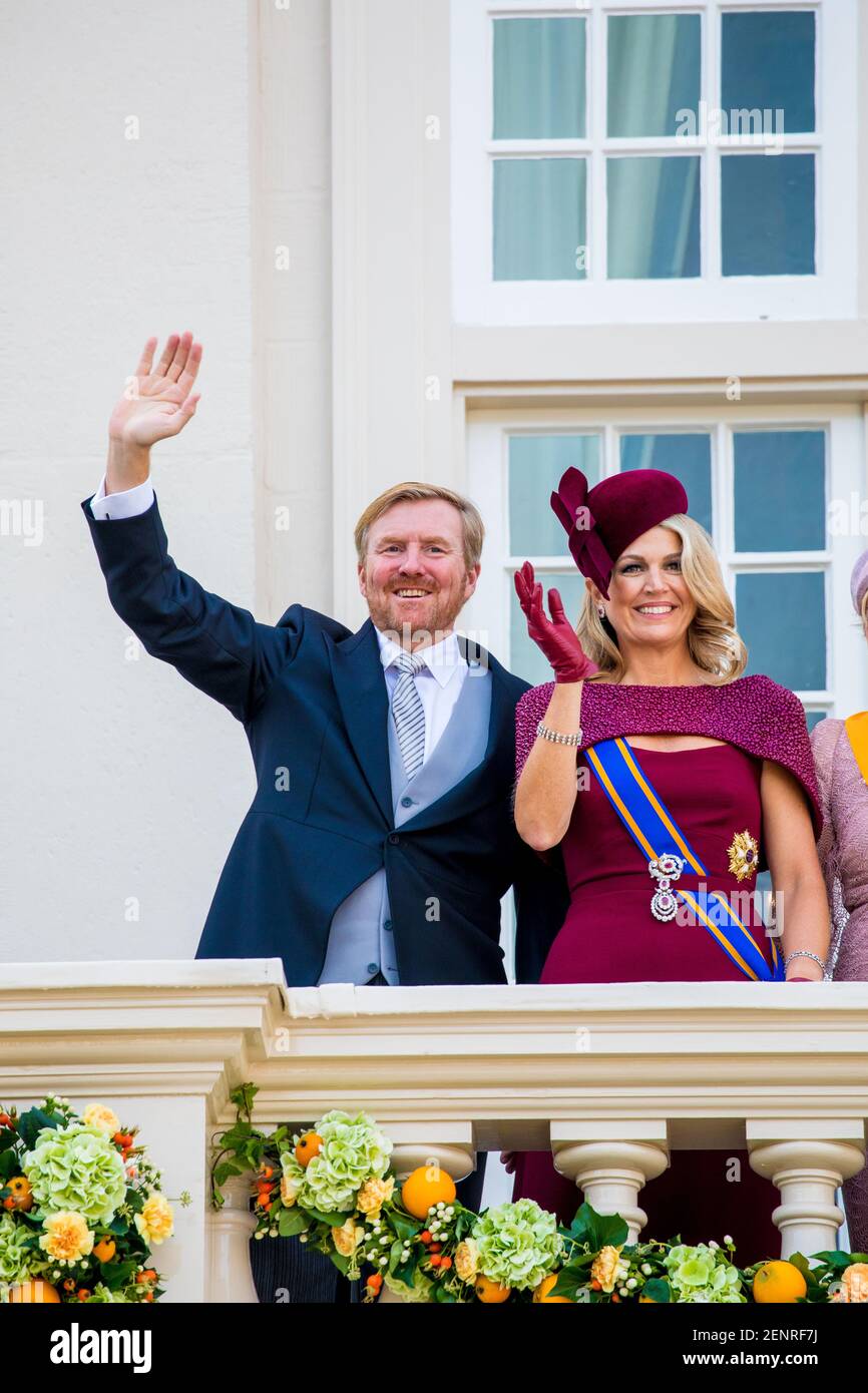 King Willem-Alexander and Queen Maxima of the Netherlands wave to ...