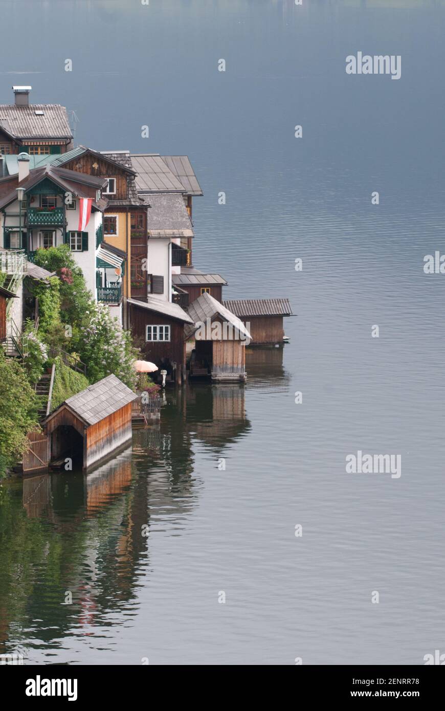 lake shore with houses and boat-houses on Hallstatt lake, Hallstatt, Austria Stock Photo