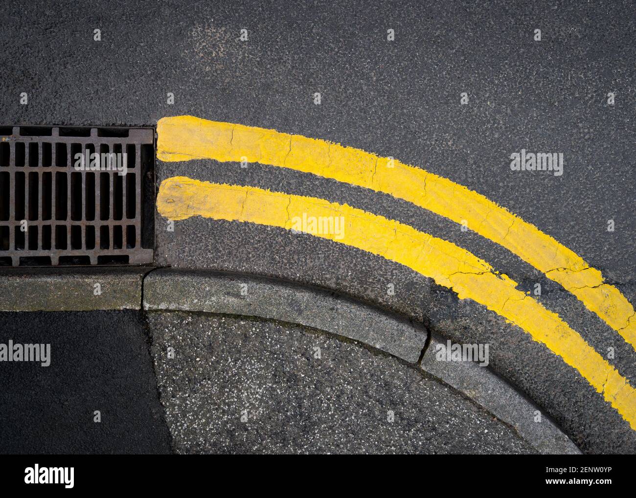 Double yellow parking restriction hires stock photography and images