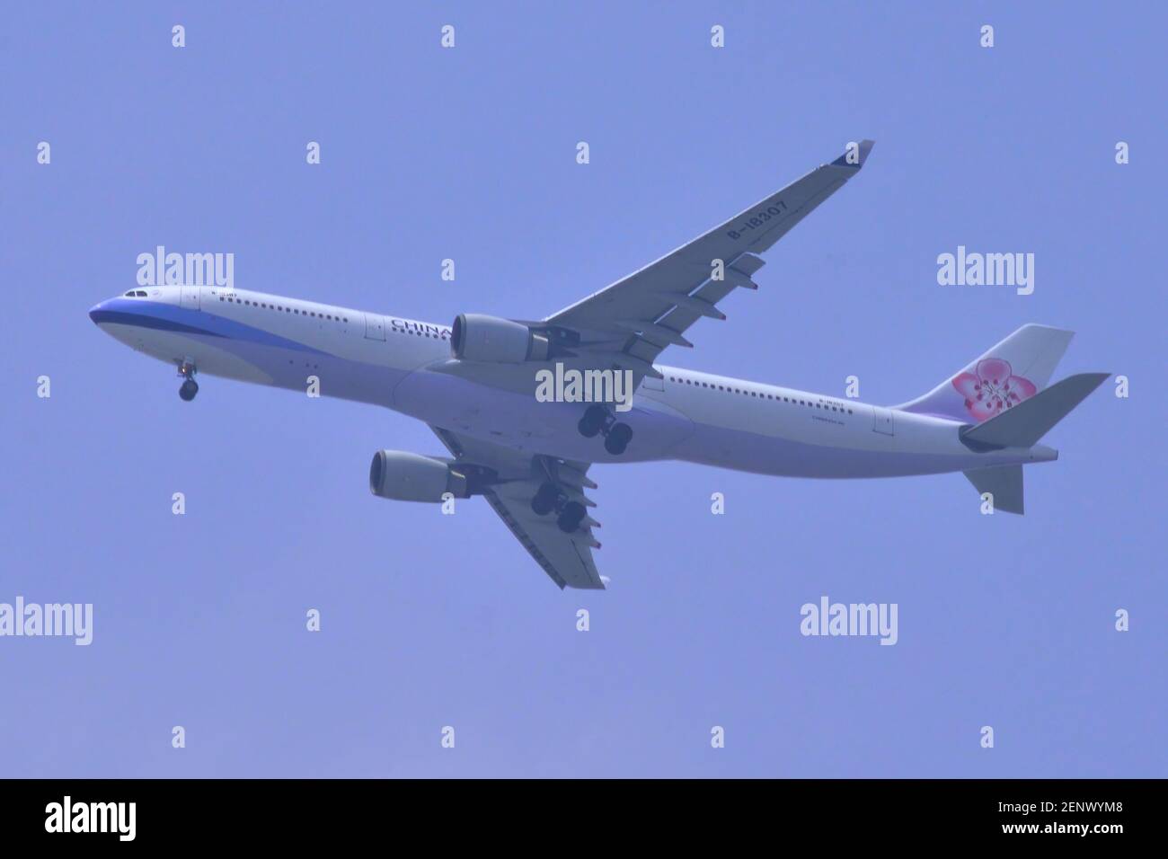 China Airlines, Taiwan, Airbus, A330-300, B-18307, Final approach, Landing, Tokyo Haneda Airport, Tokyo, Japan Stock Photo