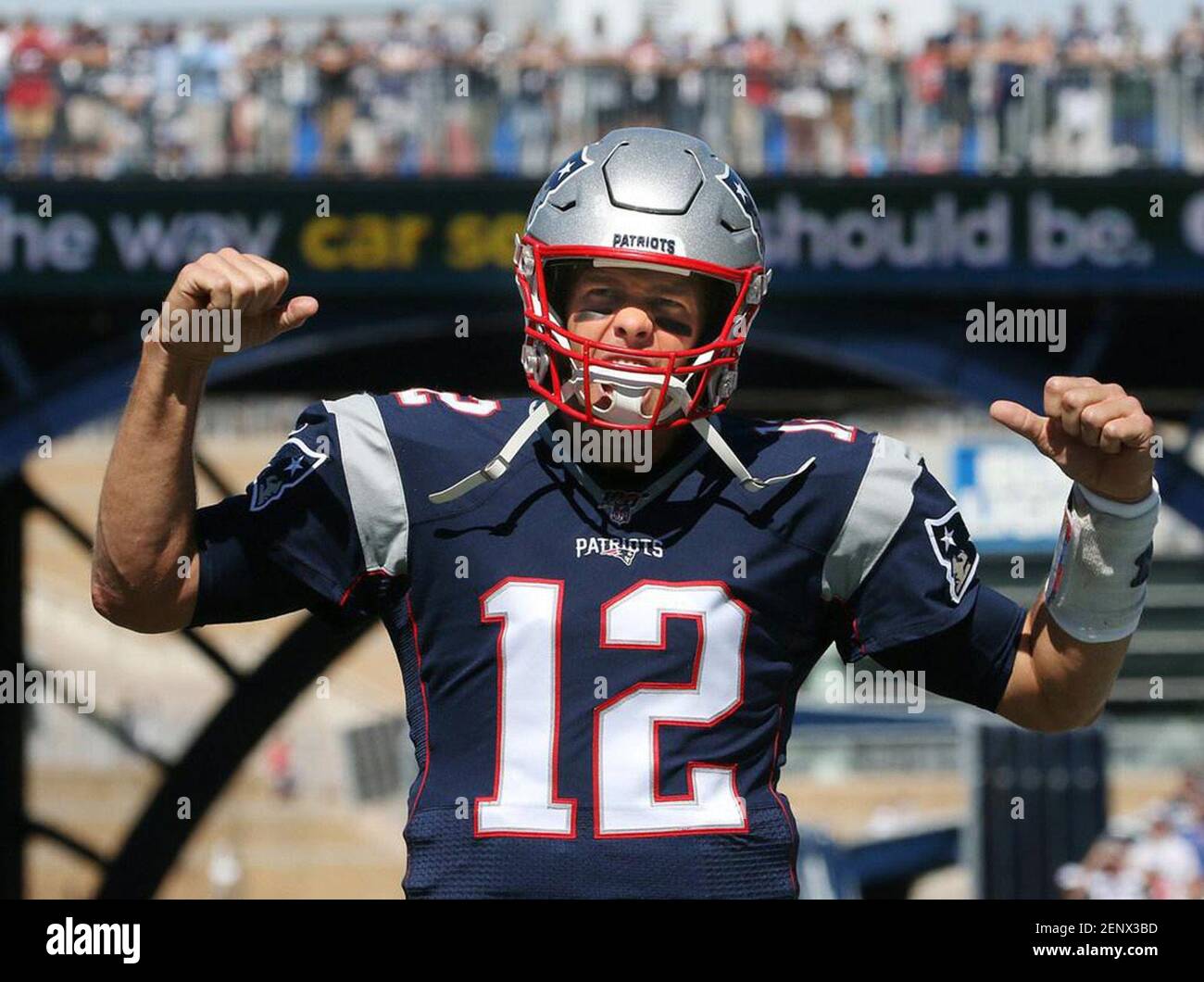 Patriots Quarterback Tom Brady pumps up the crowd about an hour before a  game as he starts his warmups. (Photo by Providence Journal/TNS/Sipa USA  Stock Photo - Alamy
