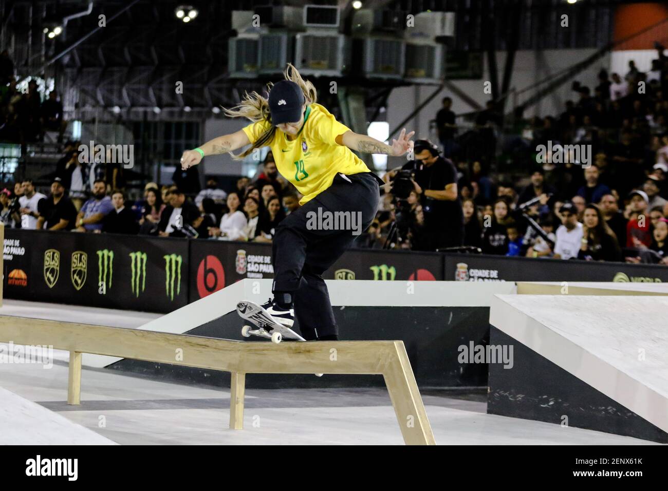 Pamela Rosa The 20-year-old Brazilian Pamela Rosa wins in the final of the skate ...