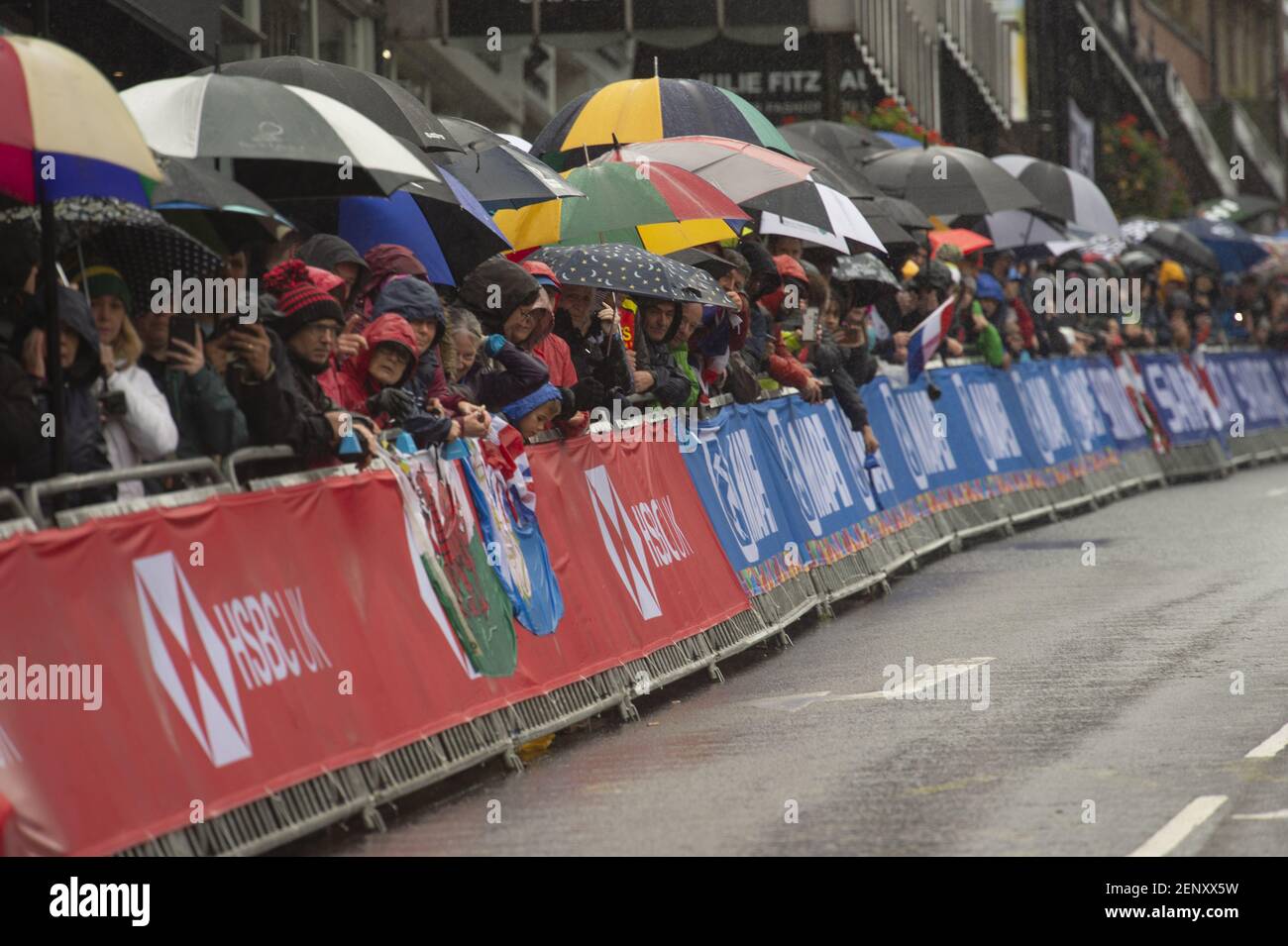 Harrogate Races Fans with umbrellas line the street, waiting for riders, Elite Men’s ...