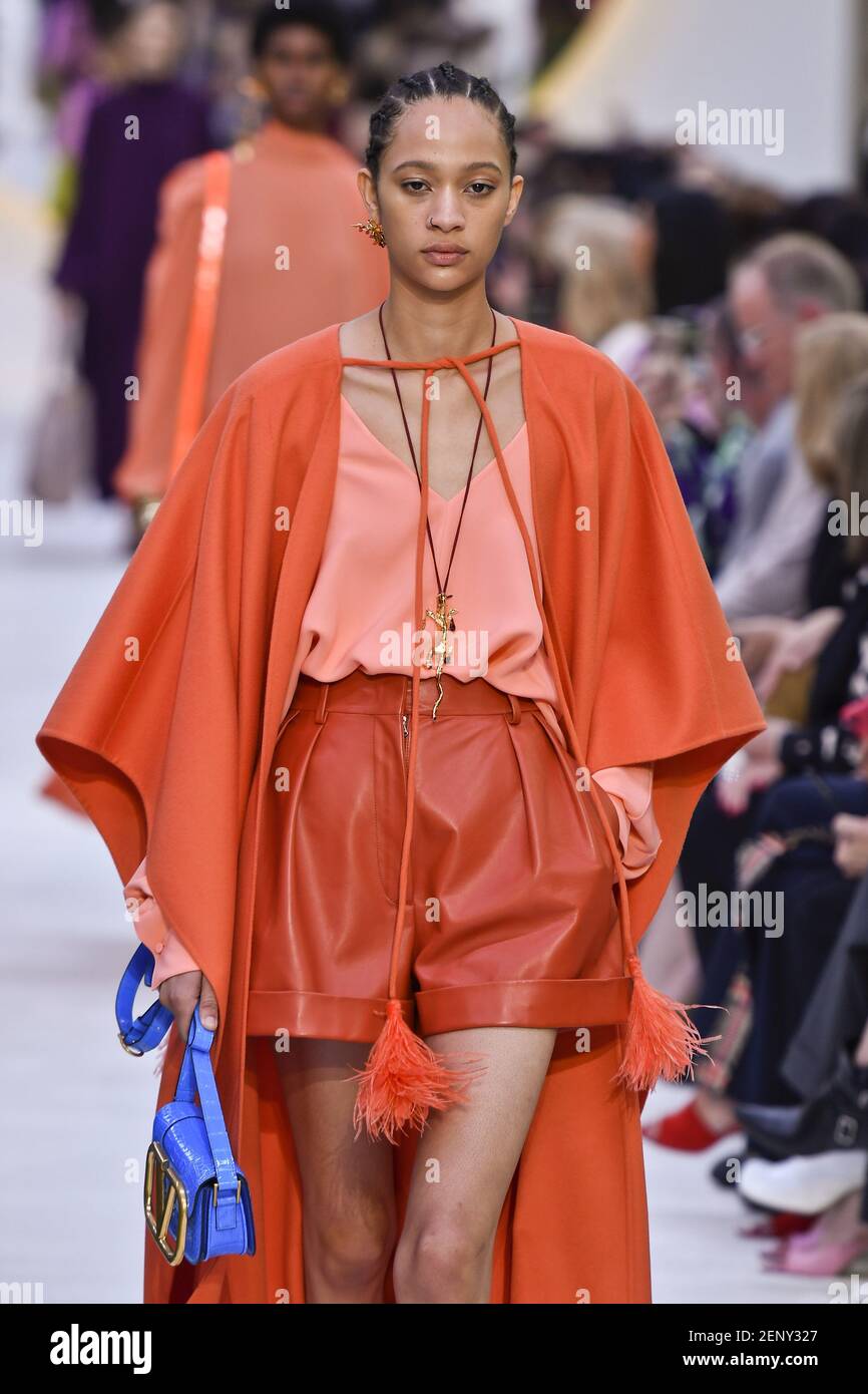 Valentino Spring 2019 Ready-to-Wear Fashion Show Details: See