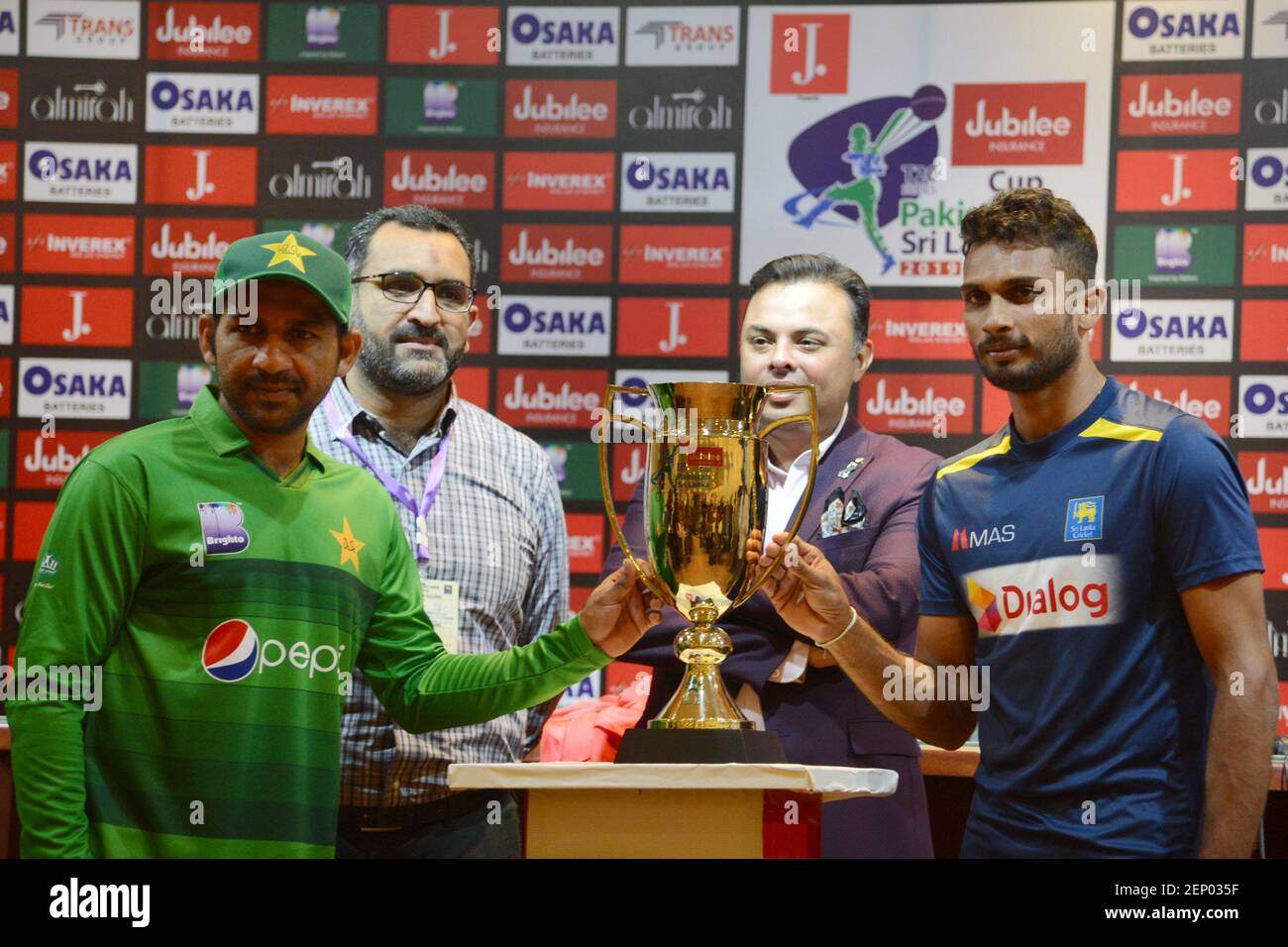 Pakistans captain Sarfraz Ahmed (L) and his Sri Lankas counterpart Dasun Shanaka (R) pose for a photograph with the Twenty20 trophy during a ceremony at Qaddafi Cricket Stadium in Lahore, Pakistan on