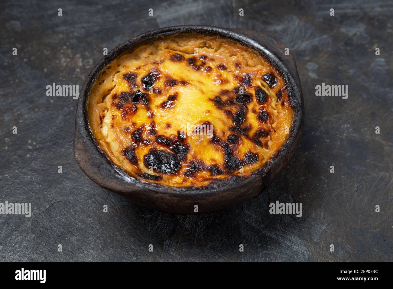 Latin American Corn pie. Chilean Pastel de Choclo in clay bowl Stock Photo