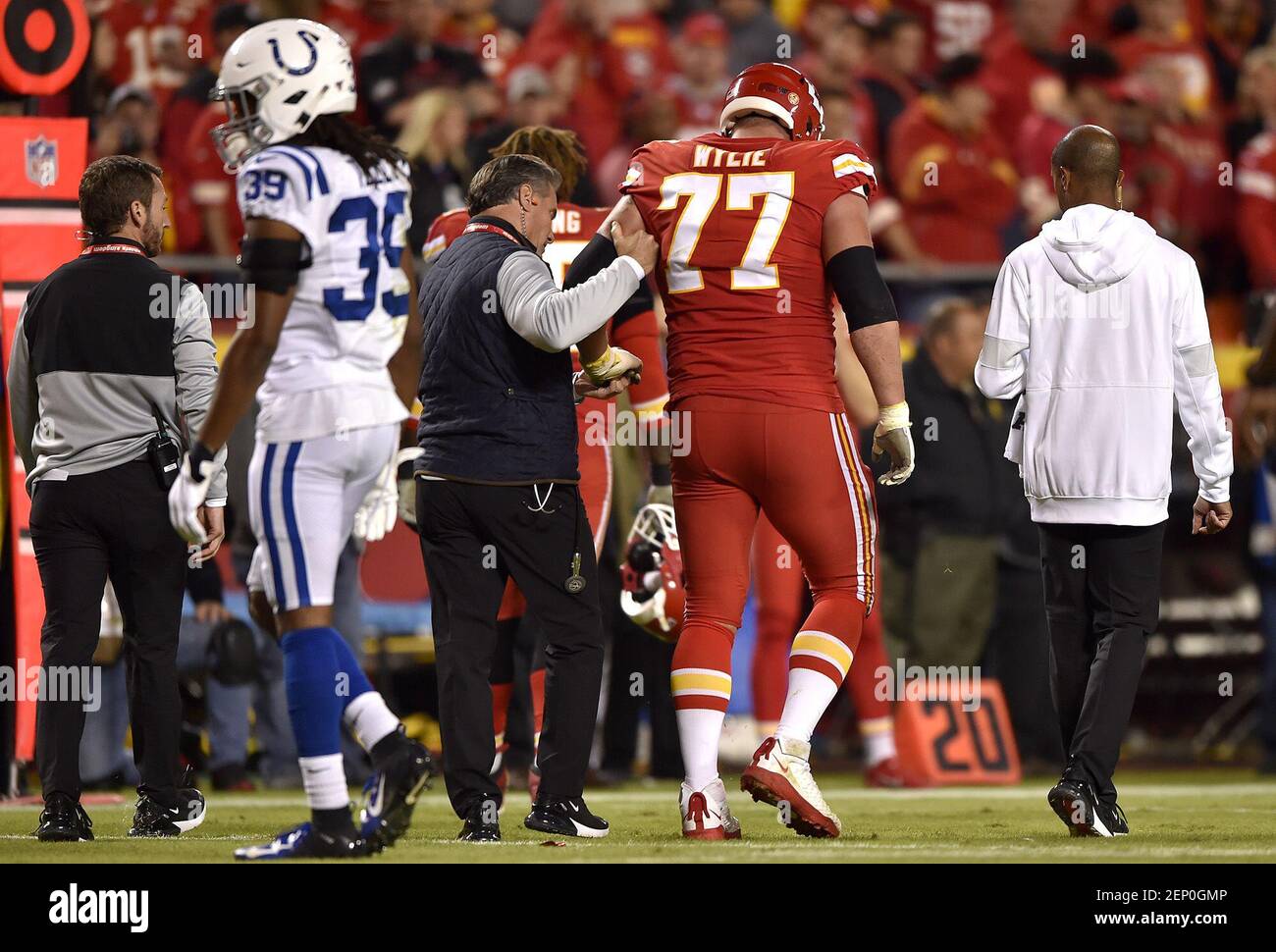 Kansas City Chiefs guard Andrew Wylie (77) during the first half