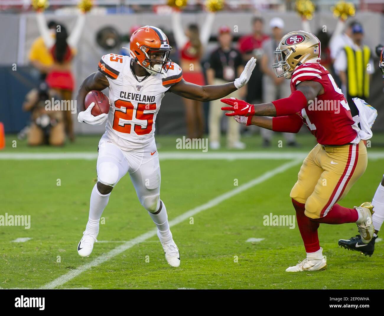 Cleveland Browns running back Dontrell Hilliard (25) returns a kick against  the Tennessee Titans during an NFL football game, Sunday, Sept. 8, 2019, in  Cleveland. (Jeff Haynes/AP Images for Panini Stock Photo - Alamy