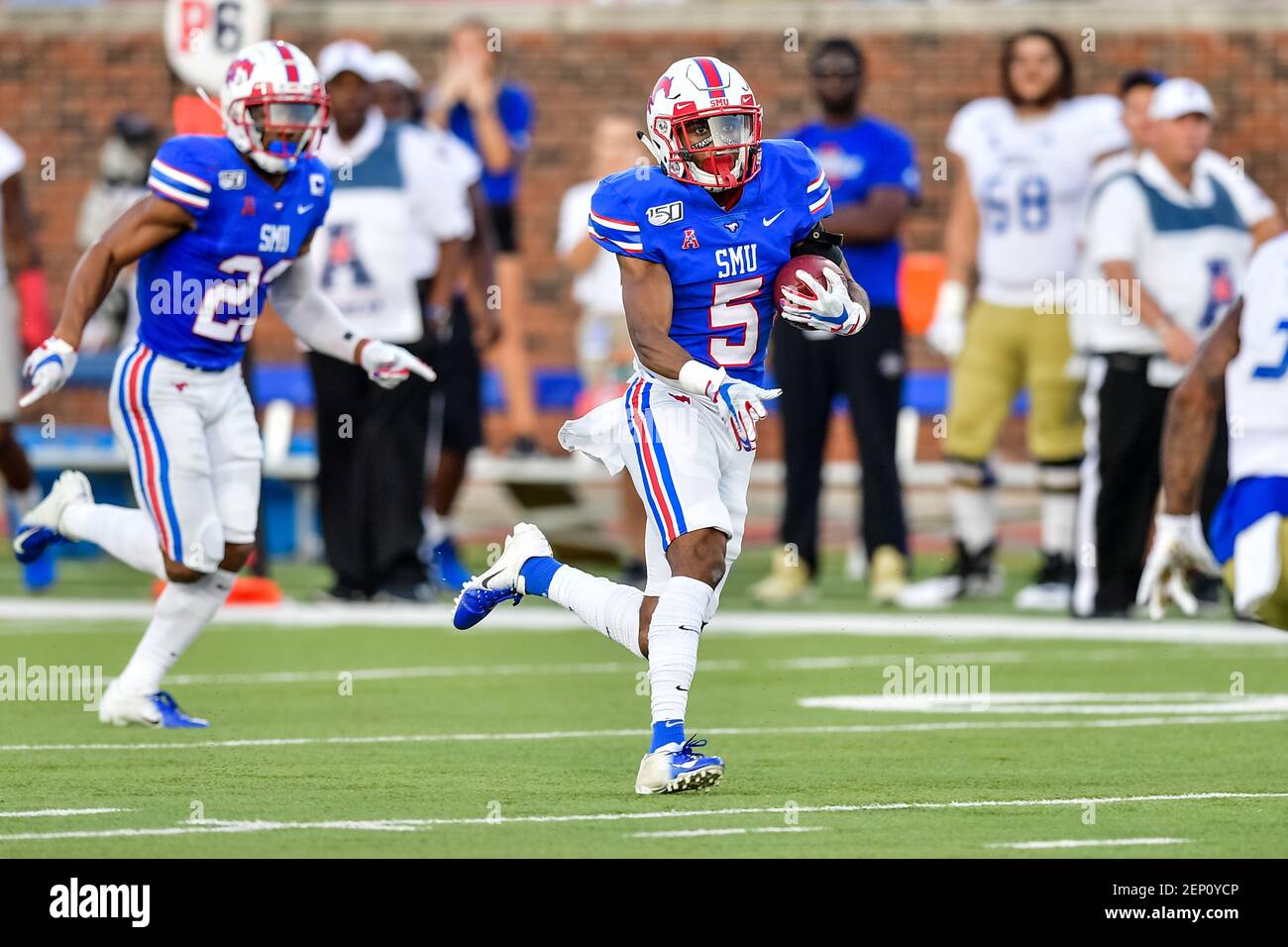 Southern Methodist Mustangs cornerback Ar mani Johnson 5