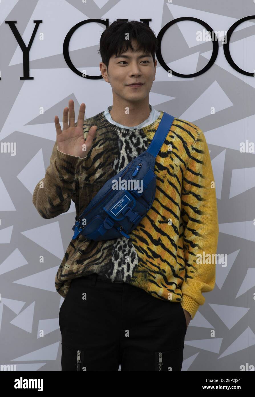 South Korean actor Hong Jong-hyun, attend a photo call for the England  shoes, bags and accessories brand 'Jimmy Choo' store launching at Galleria  Department in Seoul, South Korea on October 18, 2019. (, image size:894x1390