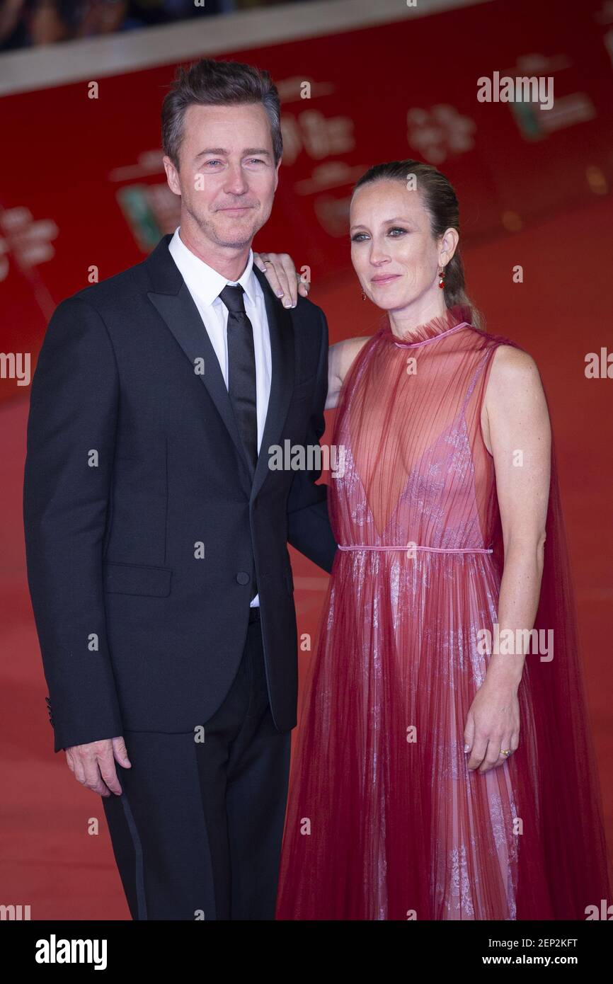 Edward Norton and Shauna Robertson arrive on the red carpet for