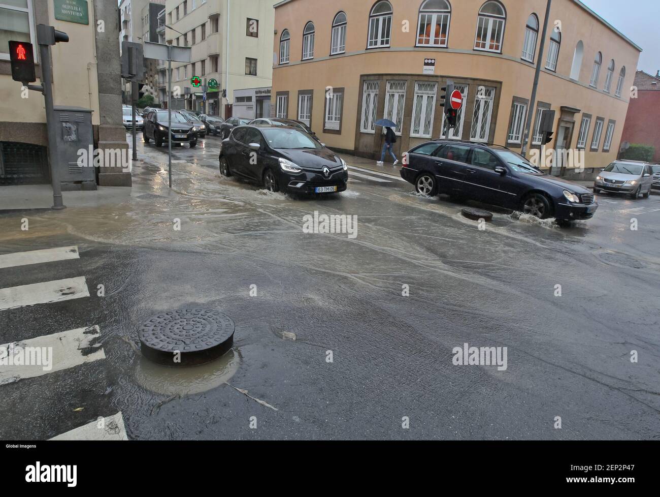 Porto, 10/19/2019 - Bad weather and heavy rain in the city of Porto caused  many flooded streets. Flooded streets at the intersection of Rua de Oliveira  Monteiro with Rua da Boavista, where
