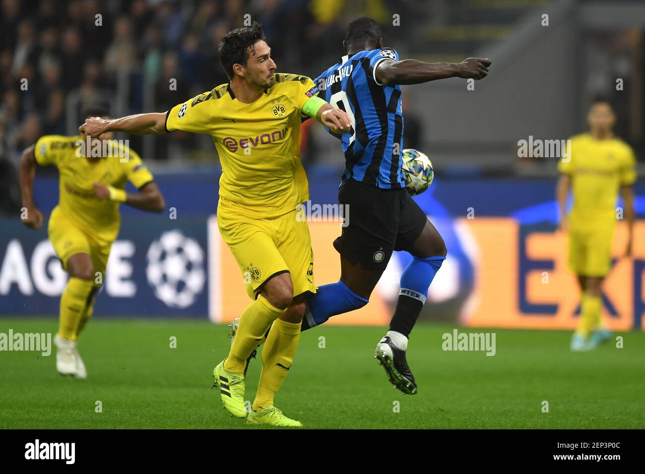 Mats Hummels of Borussia Dortmund , Romelu Lukaku of FC Internazionale  Milano 23-10-2019 Stadio San