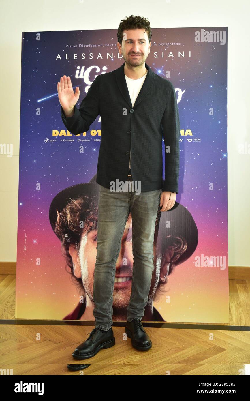 The director and actor Alessandro Siani during the photocall Il giorno più  bello del mondo (Photo by Paola VisonePacific PressSipa USA Stock Photo -  Alamy