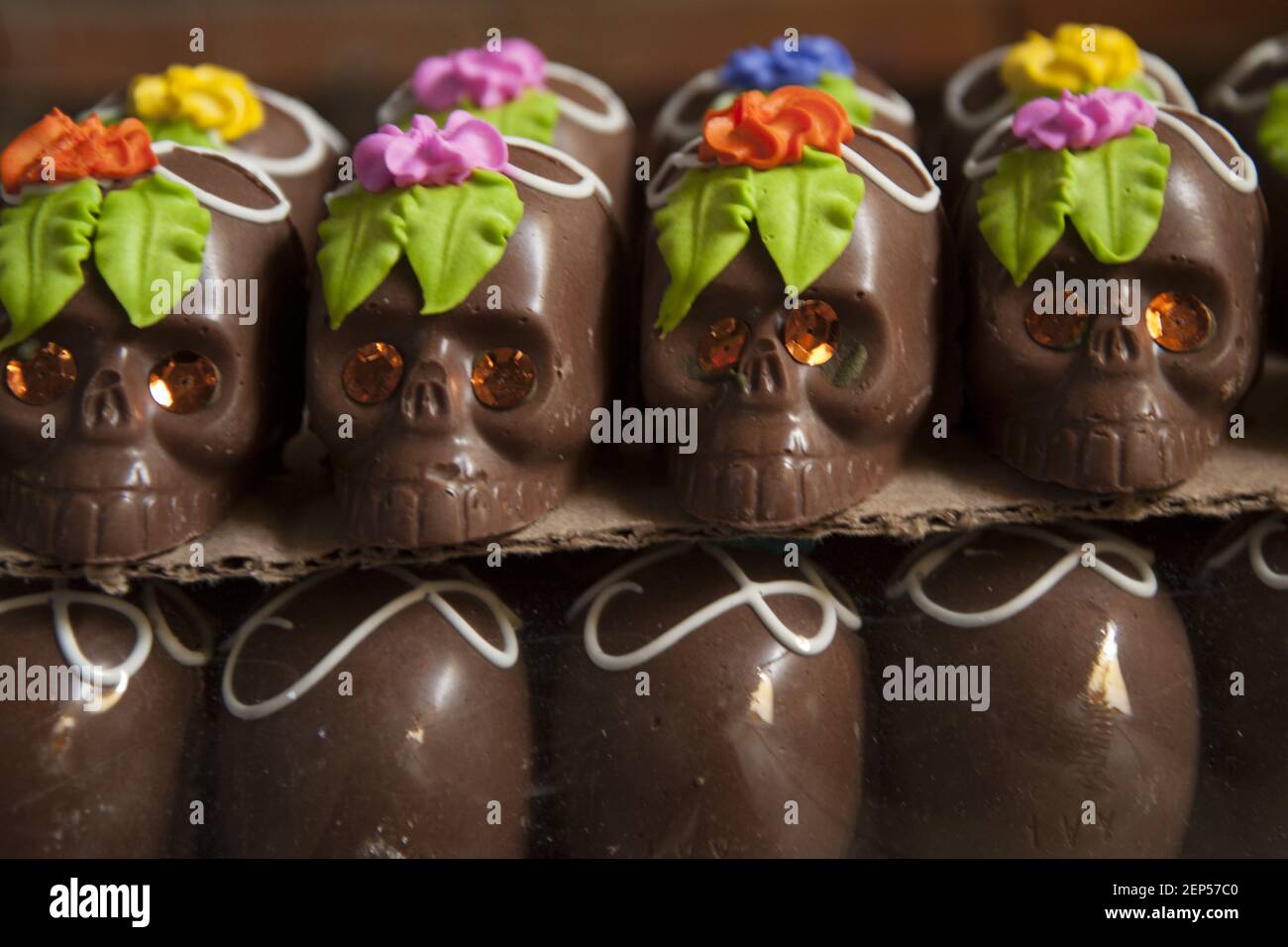 TLAXCALA, MEXICO - OCTOBER 29: people sell sugar skulls, chocolate skulls, alfe–ique figures in the city markets to celebrate the day of the dead adorning the altars and graves of loved ones. on October 29, 2019 in Tlaxcala, Mexico (Photo by Eyepix/Sipa USA) Stock Photo