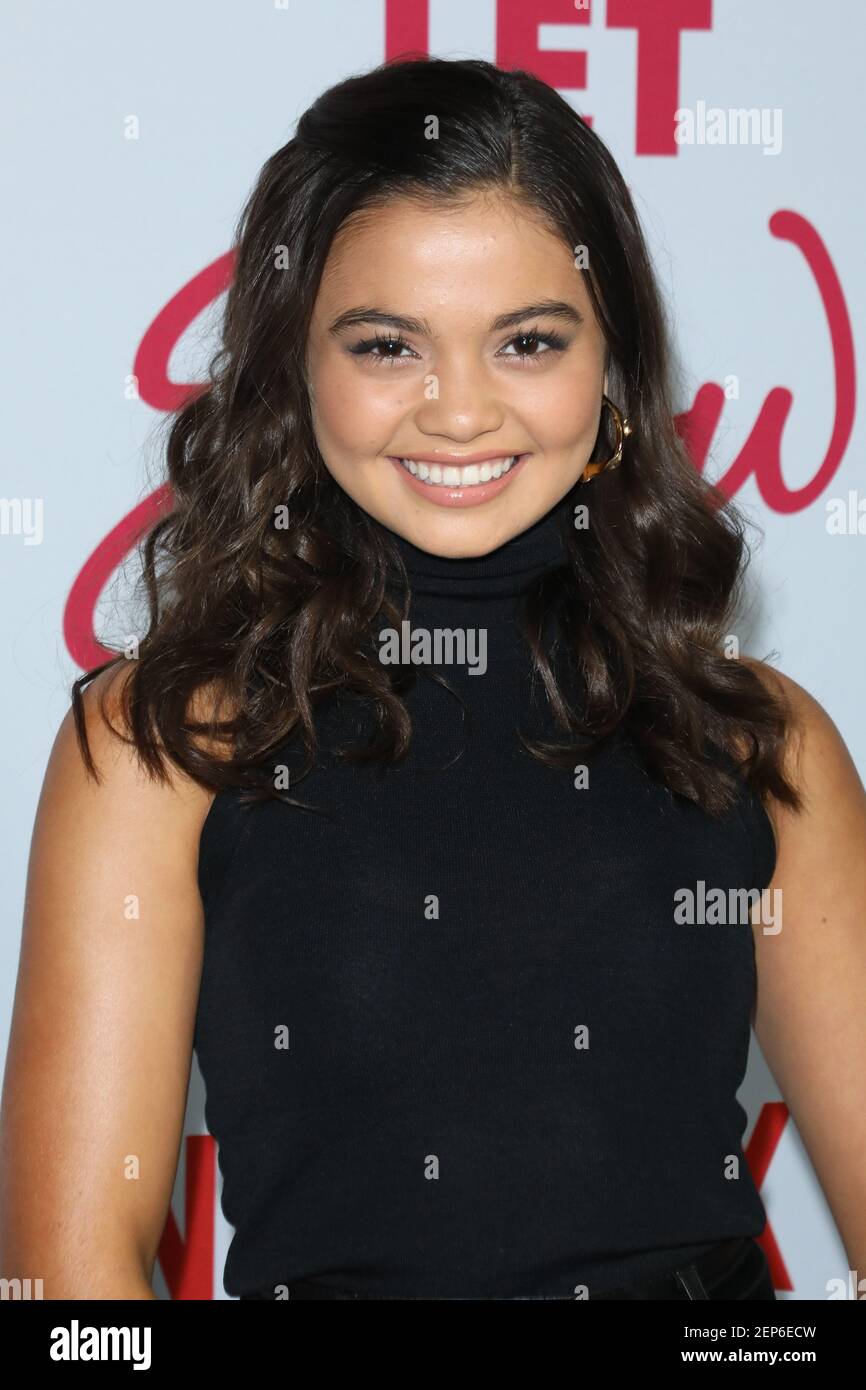 LOS ANGELES, CALIFORNIA, USA - NOVEMBER 04: Actress Siena Agundong ...