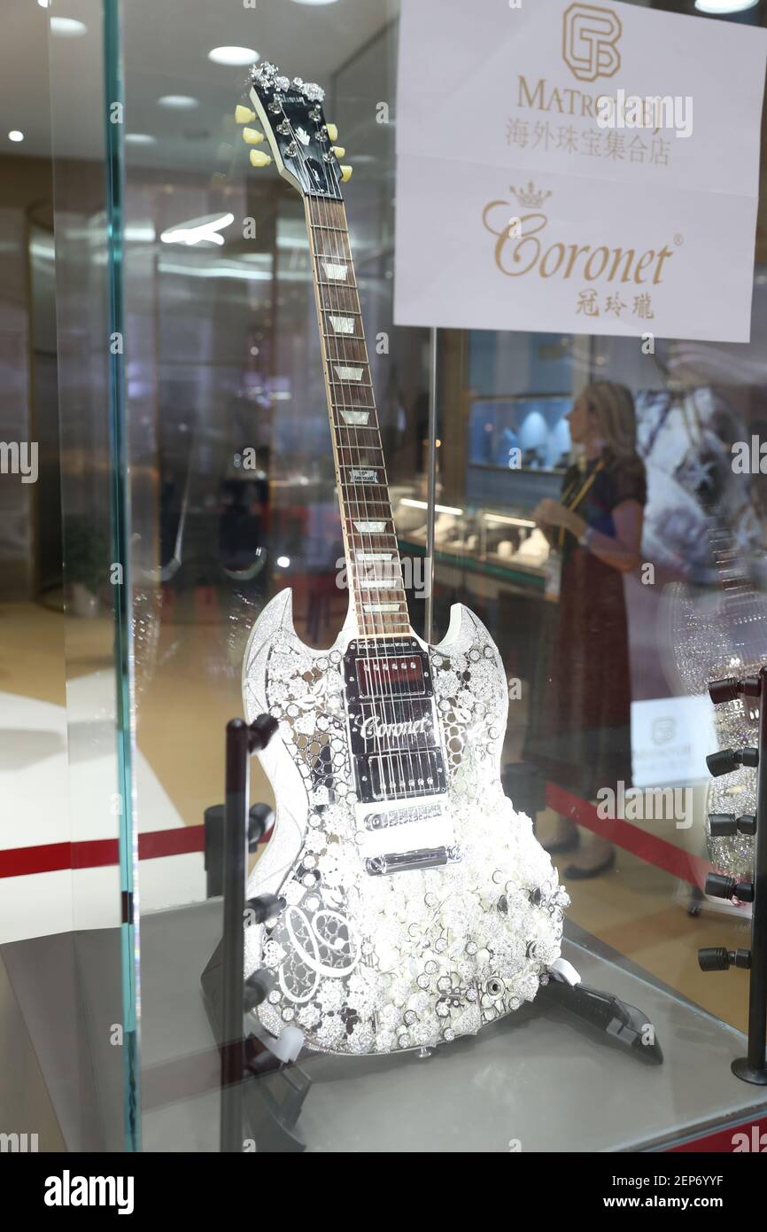 A guitar made with 400 carat diamond and 18 karat white gold and