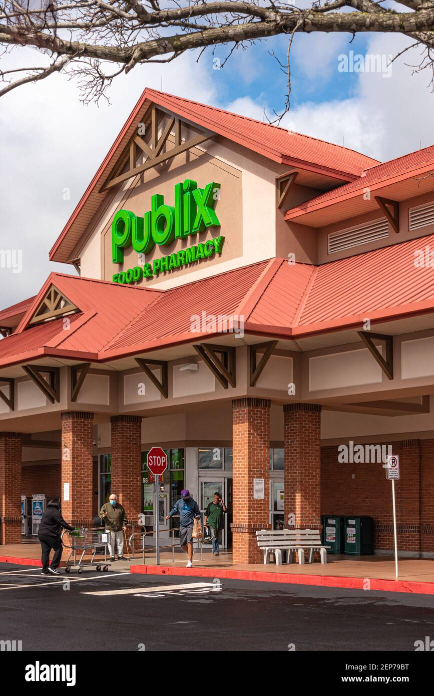 Publix Food & Pharmacy supermarket at Medlock Corners, Johns Creek, Georgia, in North Metro Atlanta. (USA) Stock Photo