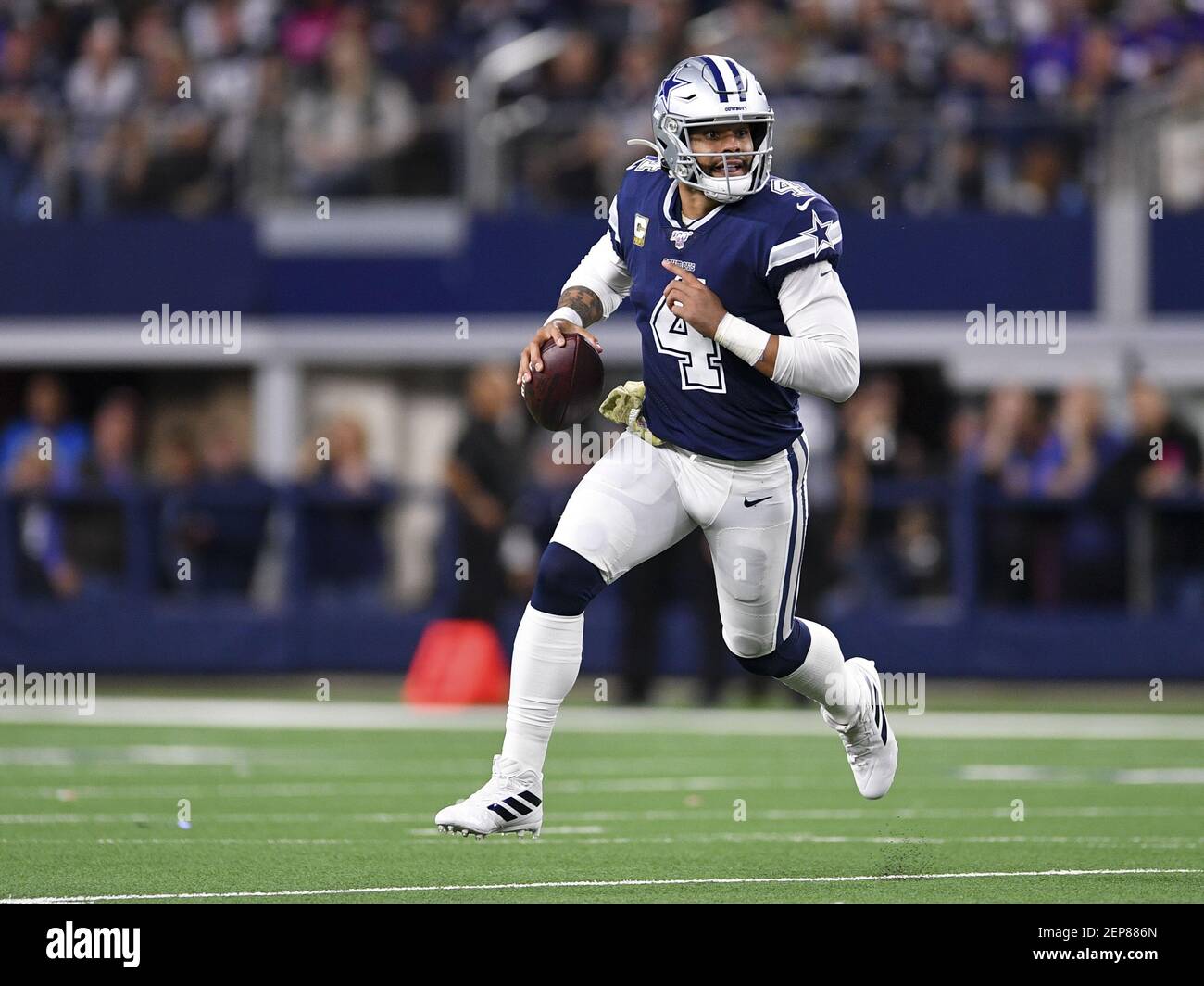 Arlington, Texas, USA. 10th Nov, 2019. Dallas Cowboys running back Ezekiel  Elliott (21) is tackled by Minnesota Vikings outside linebacker Anthony Barr  (55) during the first half of an NFL football game