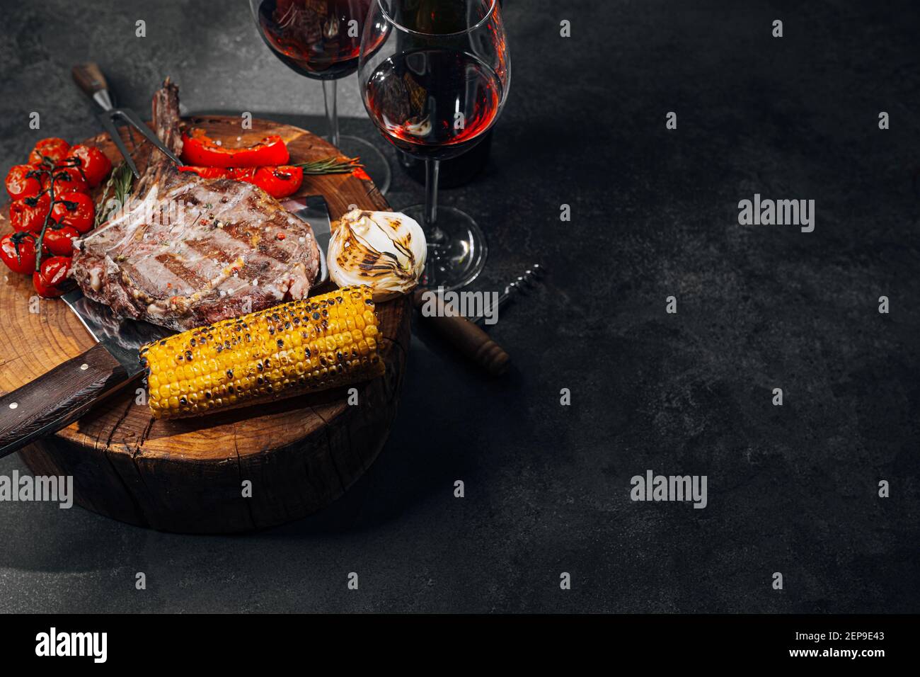 dinner for two with steaks and red wine Stock Photo - Alamy