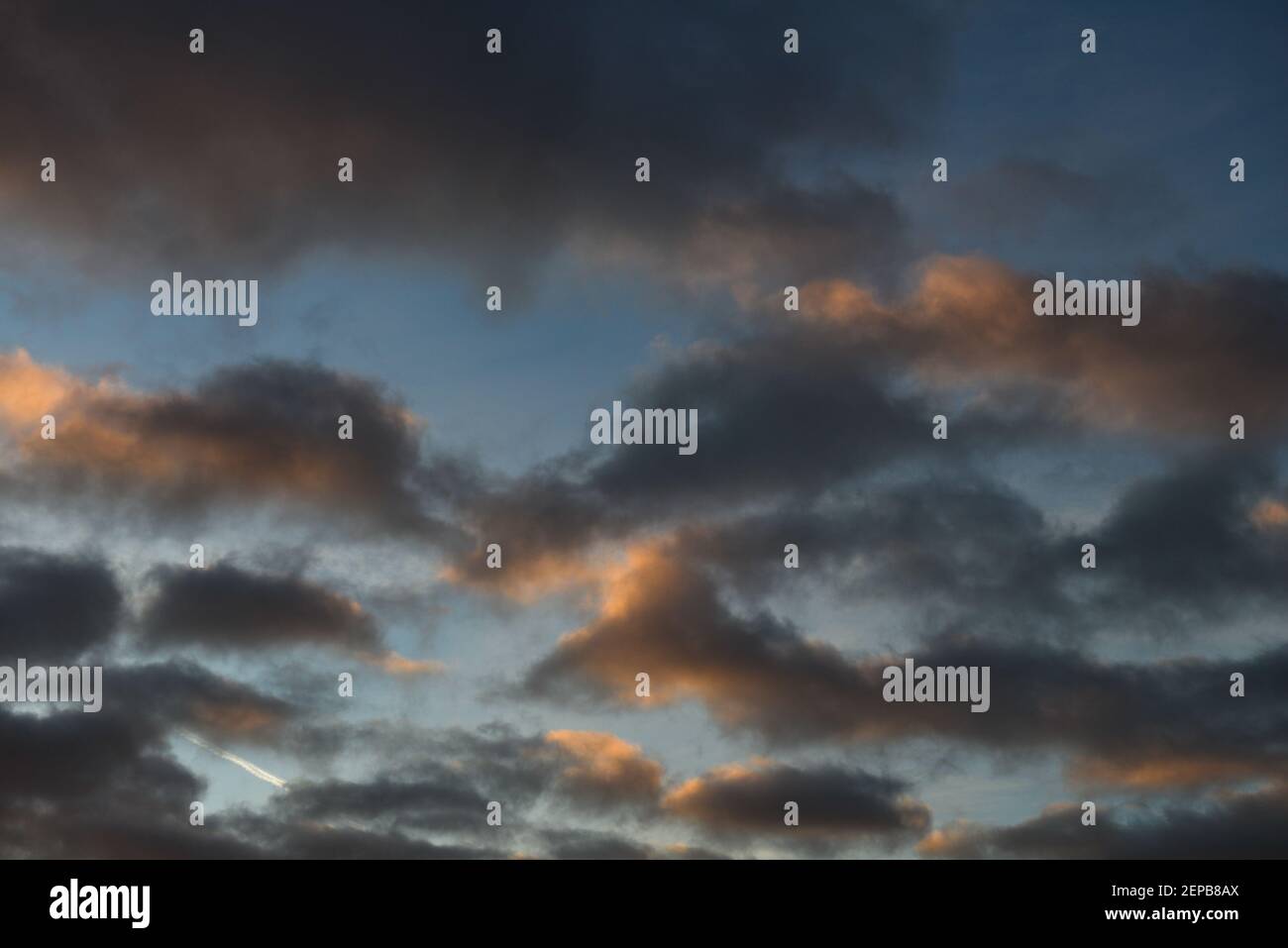 Dark blue sky sunset clouds hi-res stock photography and images - Alamy