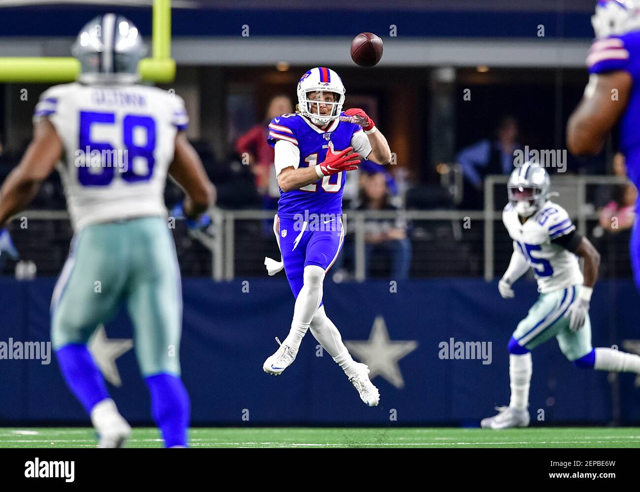 November 28th, 2019.Buffalo Bills wide receiver Cole Beasley (10) catches a pass for a big