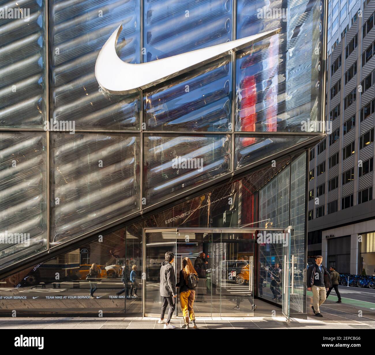 Shoppers and visitors outside the newly opened Nike â€œHouse of  Innovationâ€ flagship store on Fifth avenue in New York on Tuesday,  November 26, 2019. (ÂPhoto by Richard B. Levine Stock Photo - Alamy