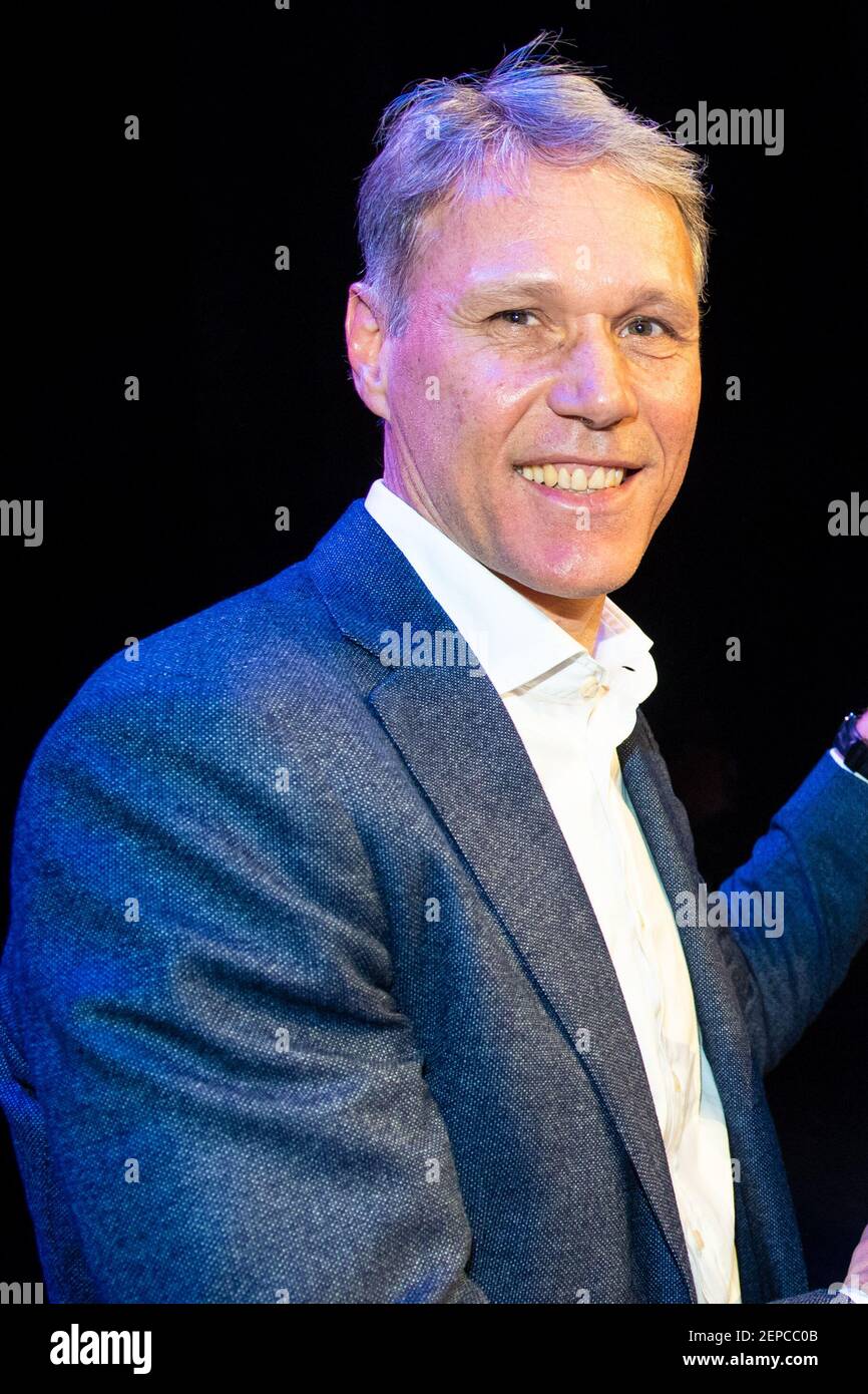 3.002 Fotos und hochauflösende Bilder zu Marco Van Basten