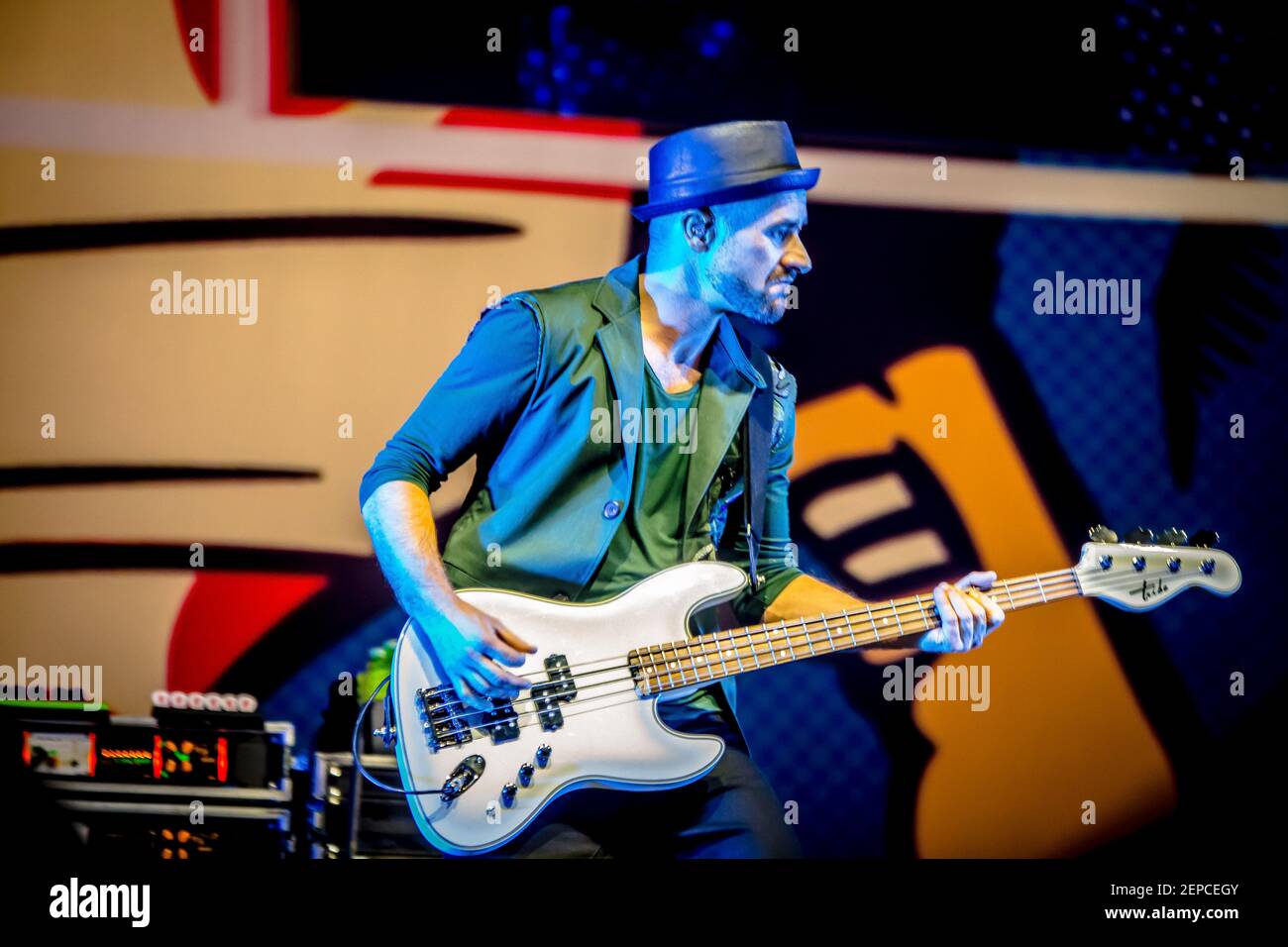 Modà are among the most successful bands in Italy, with 7 albums and ...