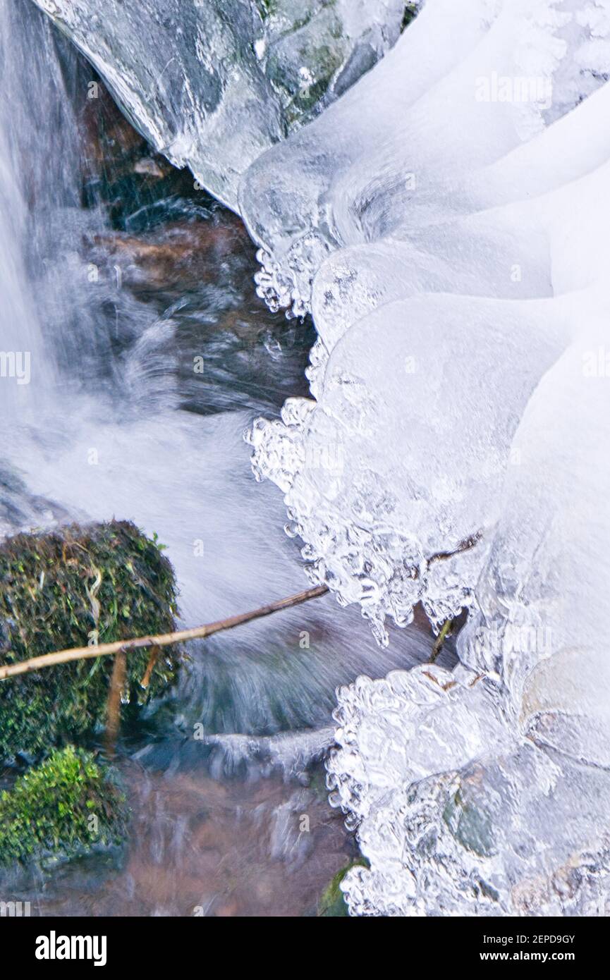 Creek flowing to sea hi-res stock photography and images - Alamy