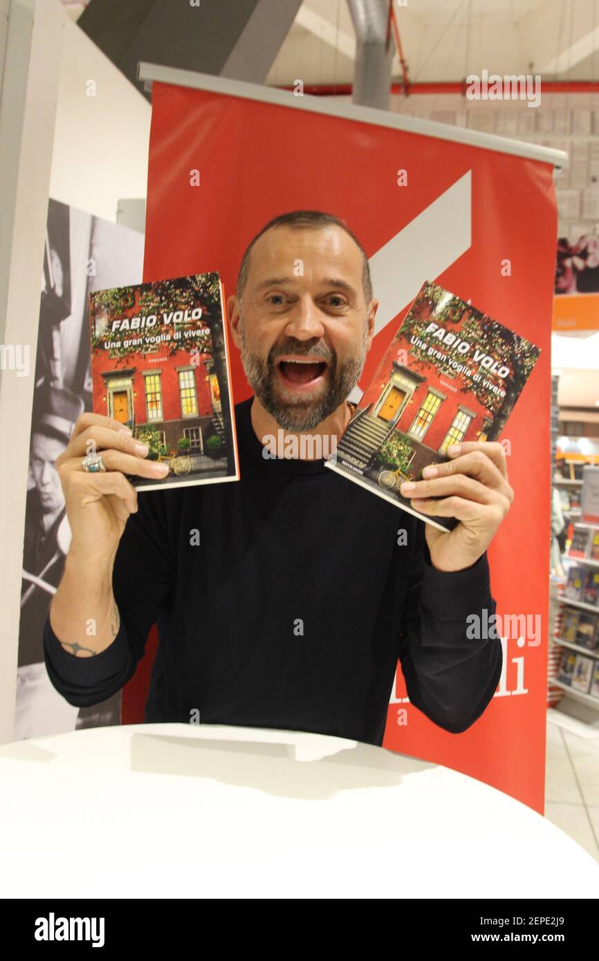 Fabio Volo, actor, writer, radio presenter and italian screenwriter, attend  in Naples book entitled UNA GRAN VOGLIA DI VIVERE. (Photo by Salvatore  Esposito/Pacific Press Stock Photo - Alamy