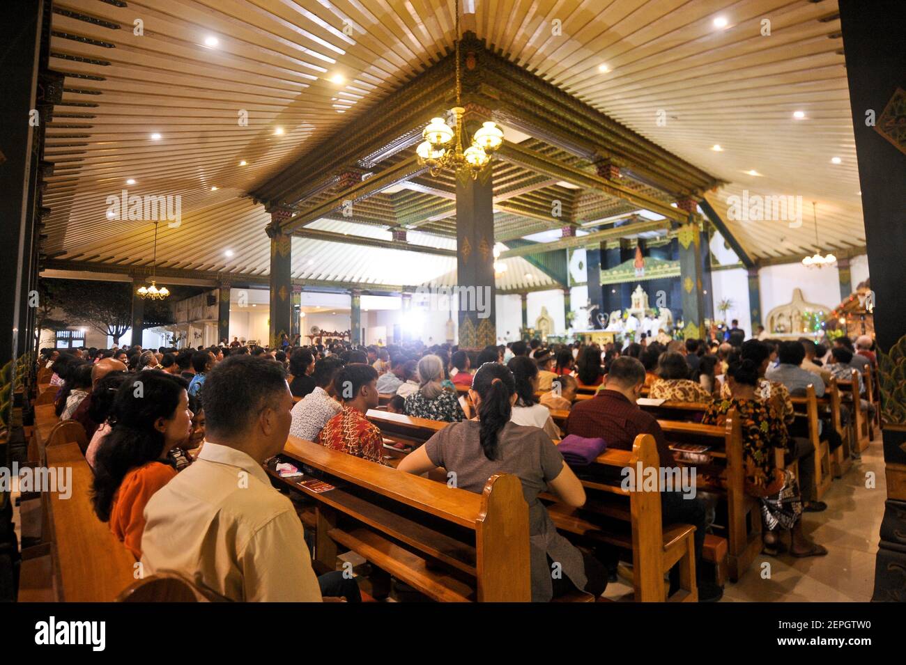 Indonesian Christians attend the Christmas Eve Mass at the Church of ...