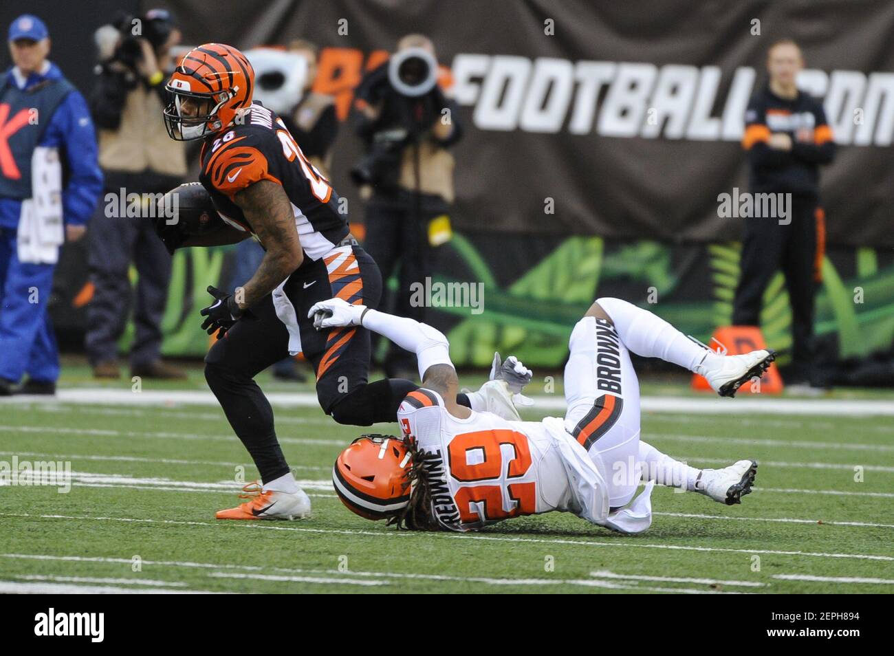 Cincinnati Bengals center Trey Hopkins (66) blocks during an NFL football  game against the Baltimore Ravens, Sunday, Oct. 24, 2021 in Baltimore, Md.  (AP Photo/Daniel Kucin Jr Stock Photo - Alamy