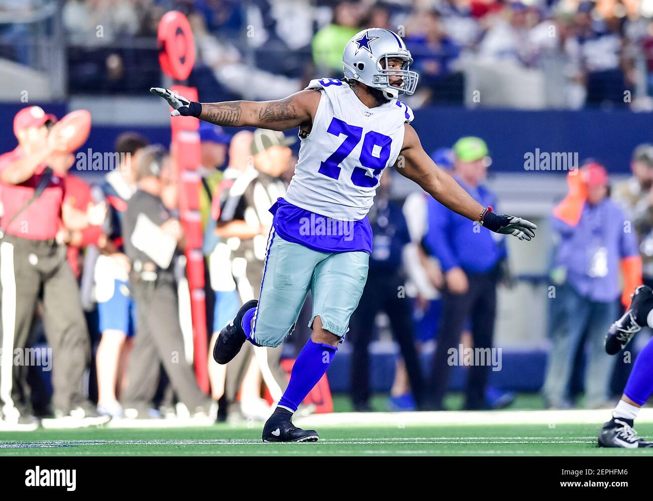 December 29th, 2019.Dallas Cowboys linebacker Malcolm Smith (43) and