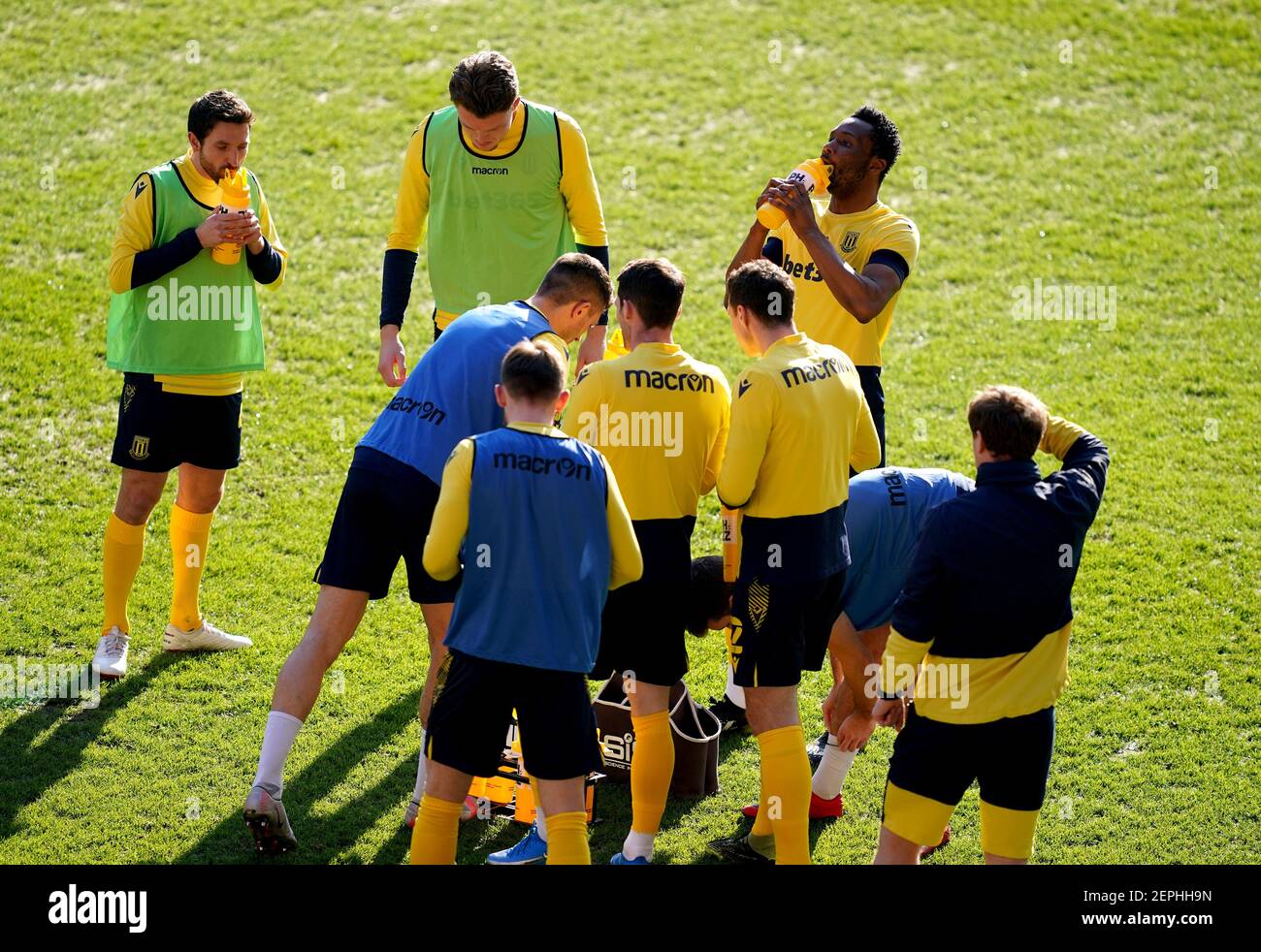 Stoke City players have a drinks break as they warm up on the pitch ahead of the Sky Bet Championship match at the Brentford Community Stadium, Brentford. Picture date: Saturday February 27, 2021. Stock Photo