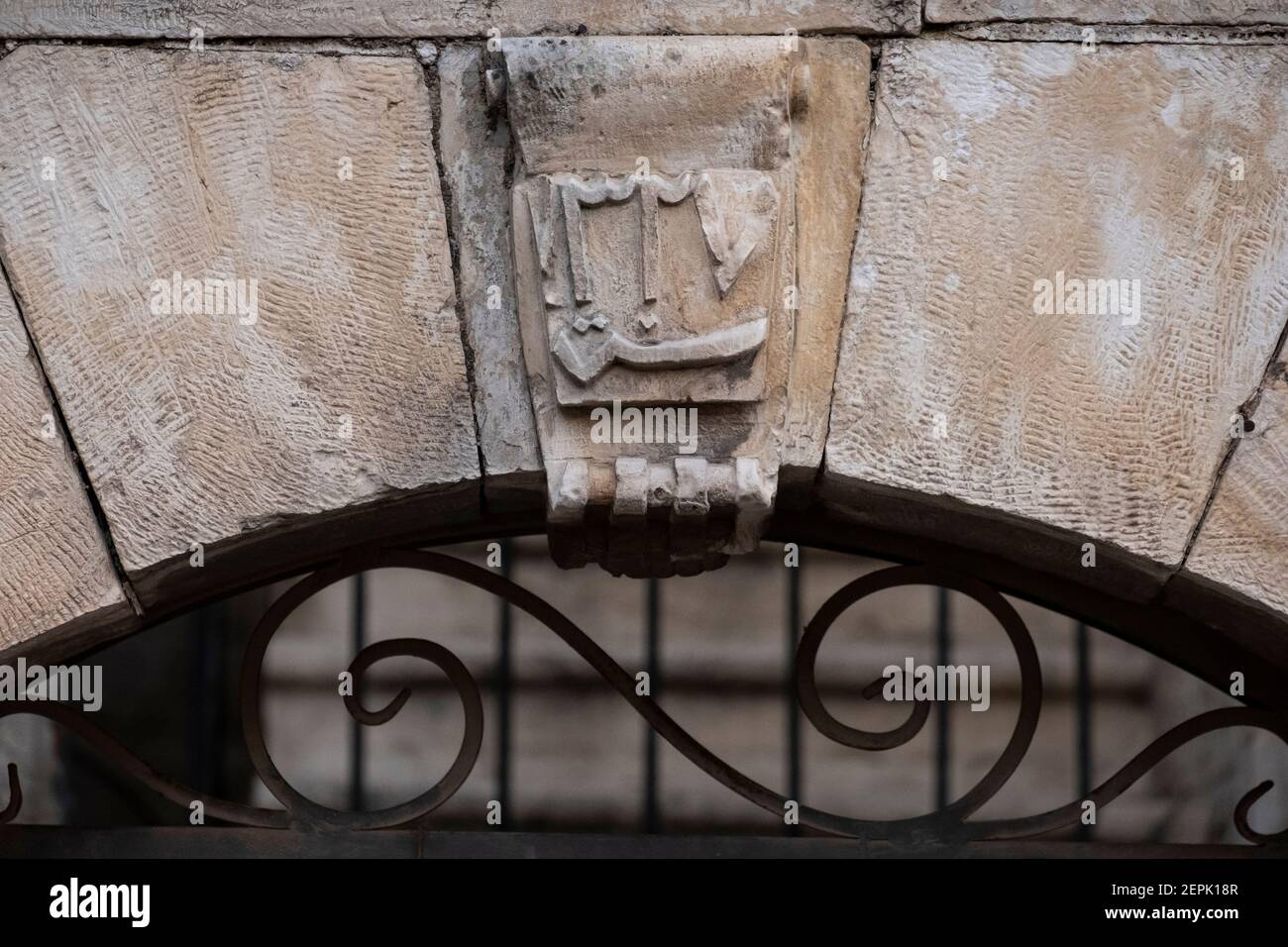 Keystone with Arabic numeral indicating the year of construction in a