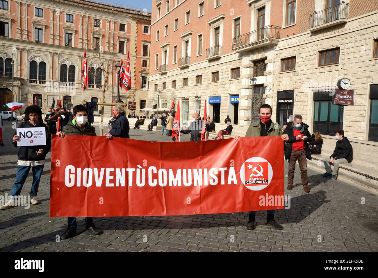 Roma, Italy. 27th Feb, 2021./Rome, demonstration by the Italian Communist  Party, in Piazza San Silvestro, against the Draghi government  (Switzerland/Germany/Austria/Croatia OUT) Credit: SPP Sport Press Photo.  /Alamy Live News Stock Photo -
